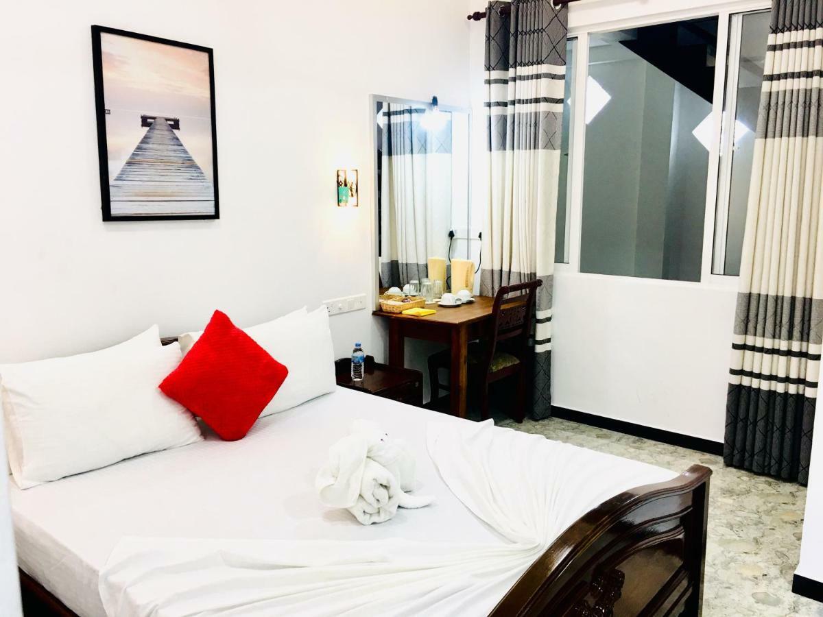 Jenushi Homestay Kandy Exterior foto